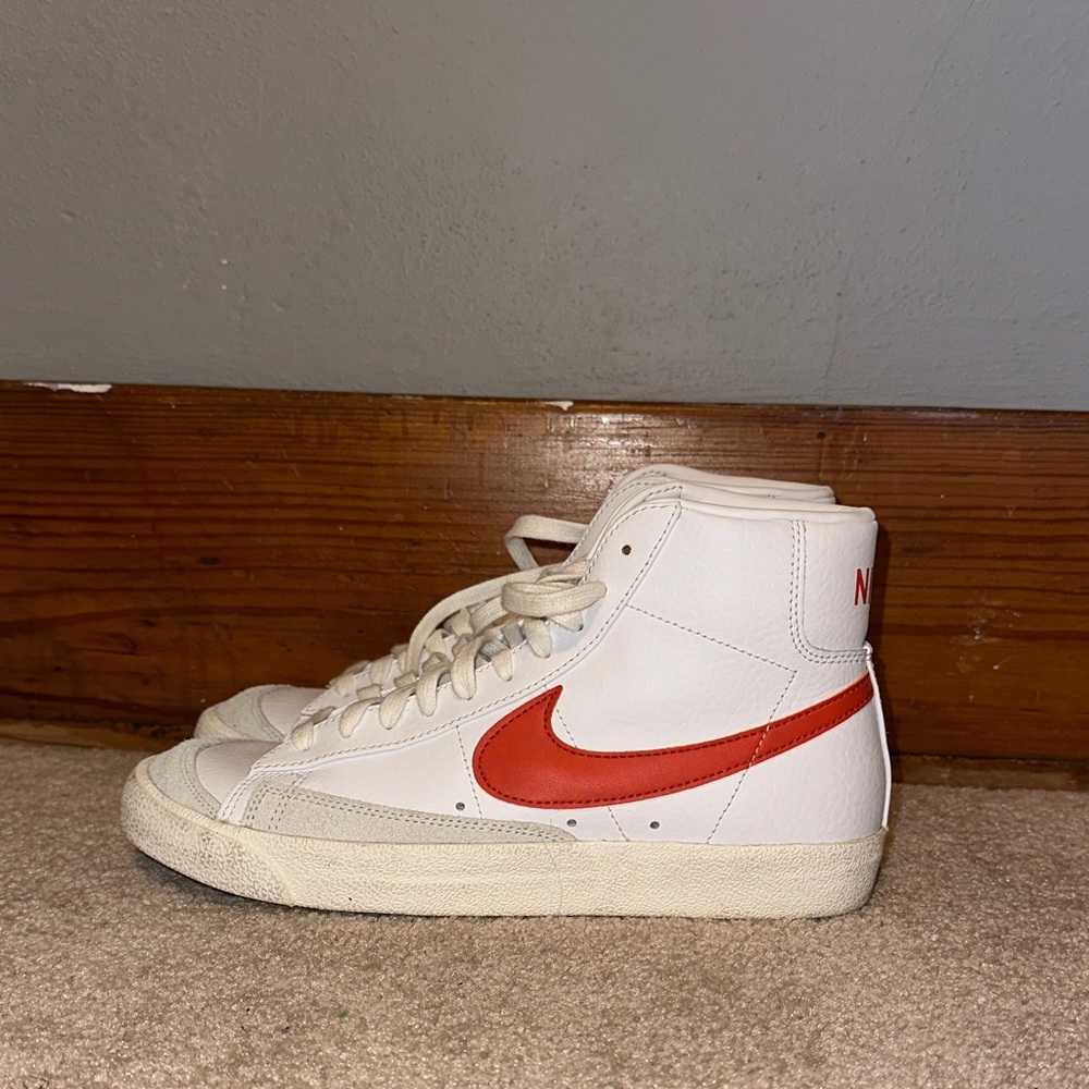 Nike White and Red High-Tops